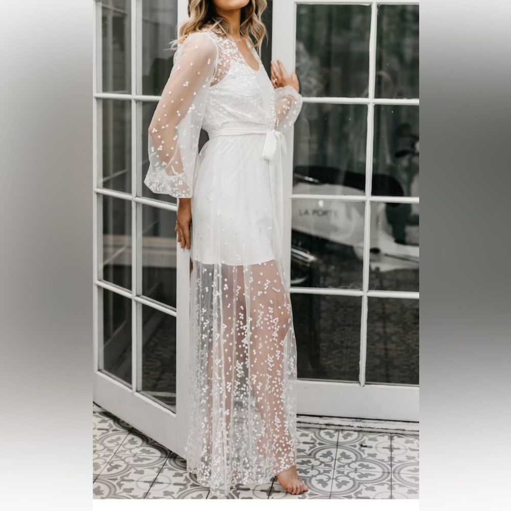 Le Rose Adelina White Spot Maxi Robe